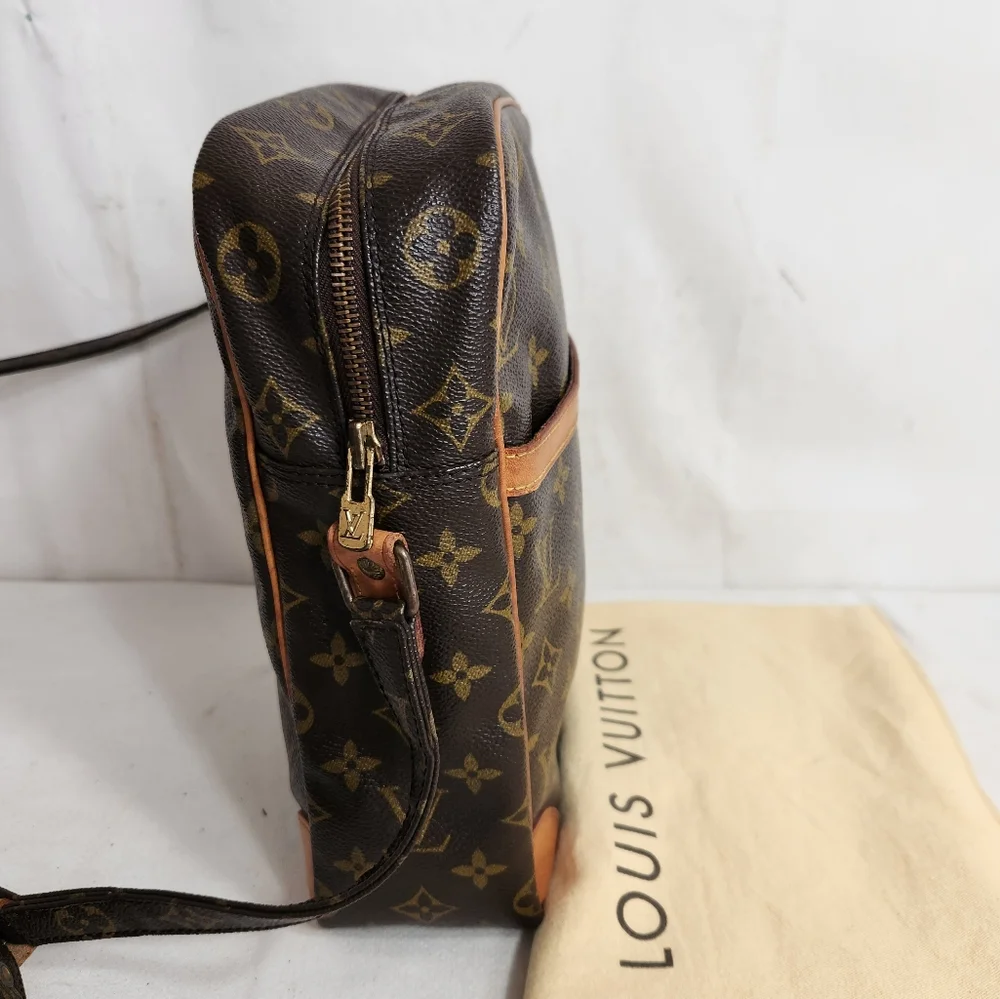 Louis Vuitton Crossbody Bag - Picture 4 of 11